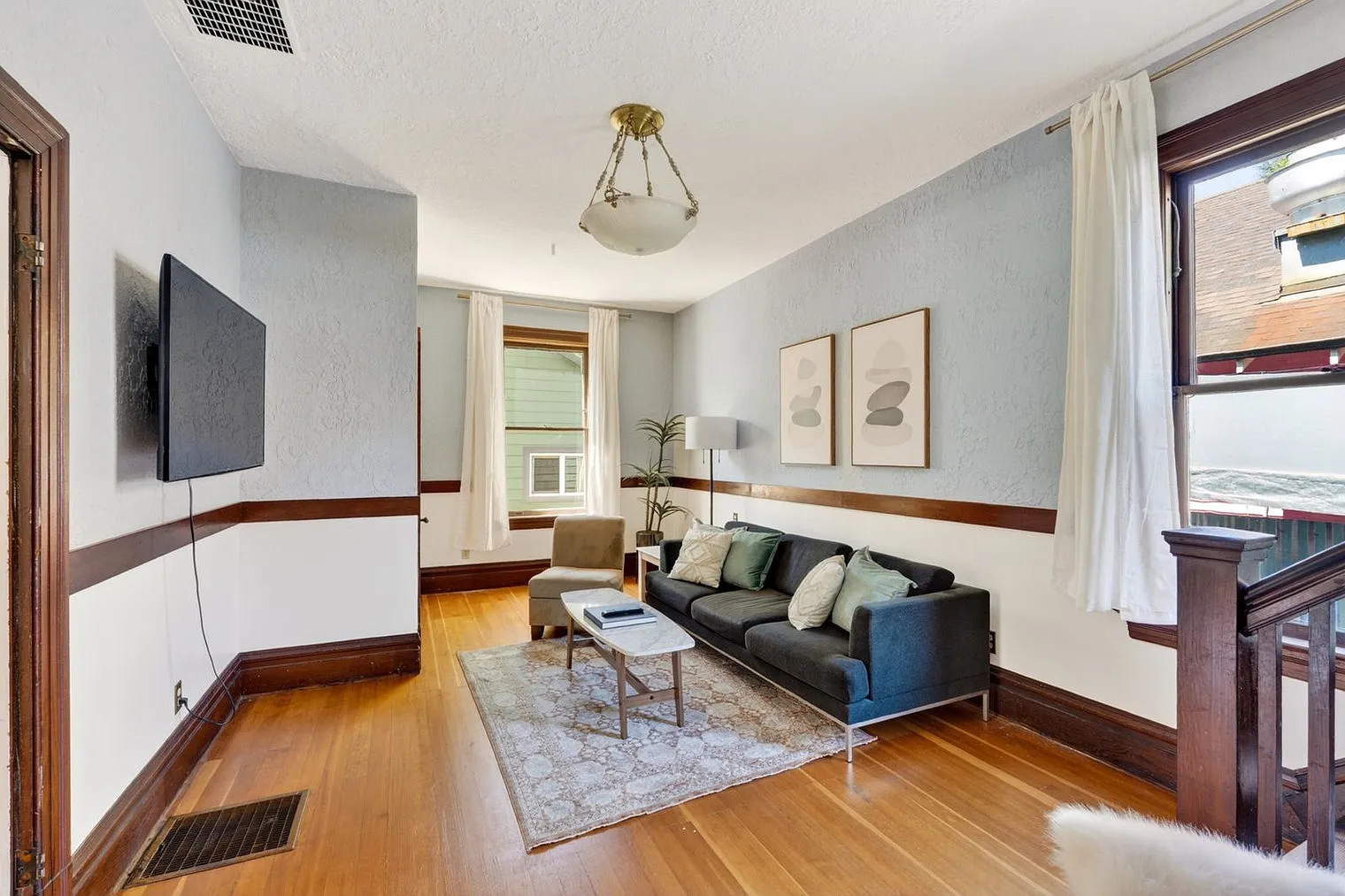 4 bed, 2.0 bath, 2497 sqft, $11,699 — Photo 3