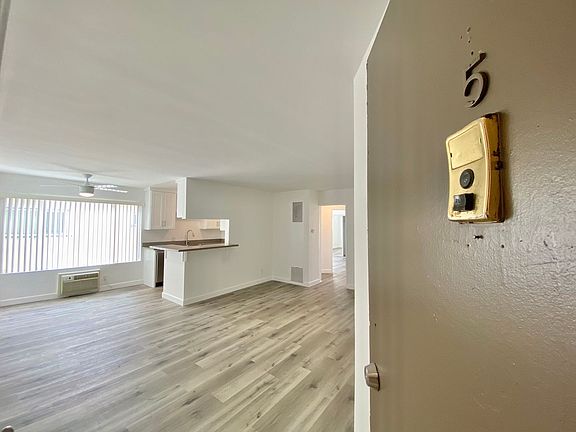 3rd image of 3532 Keystone Ave #5