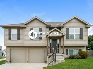 9810 E 220th St, Peculiar, MO 64078