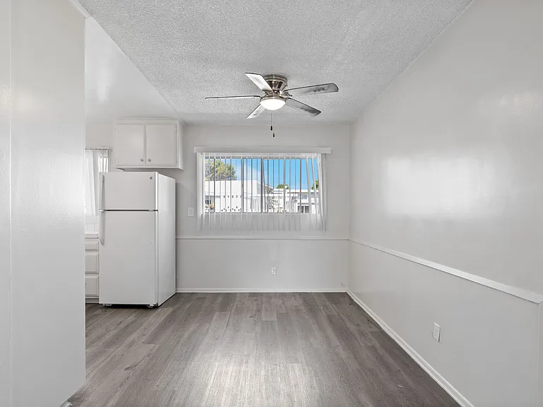 Baldwin Hills Apartments — Photo 16