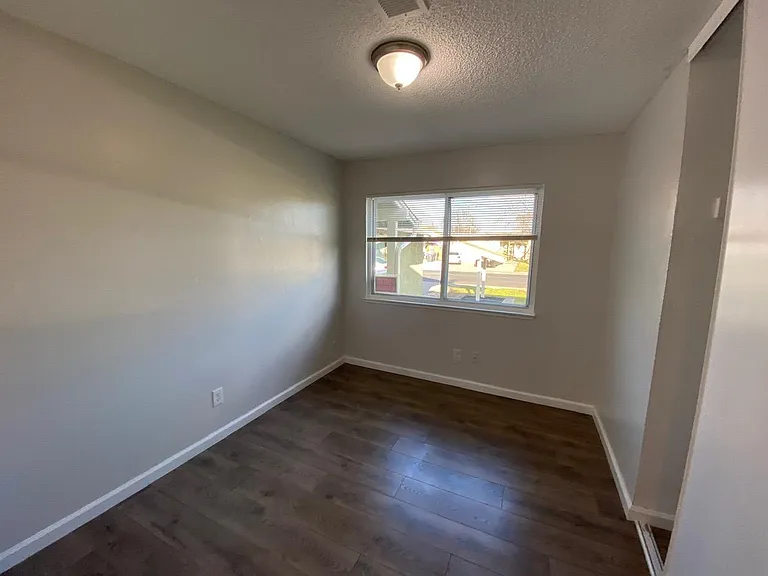 2059 Robin Dr — Photo 15