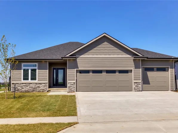 14319 Catalpa Dr, Urbandale, IA 50323