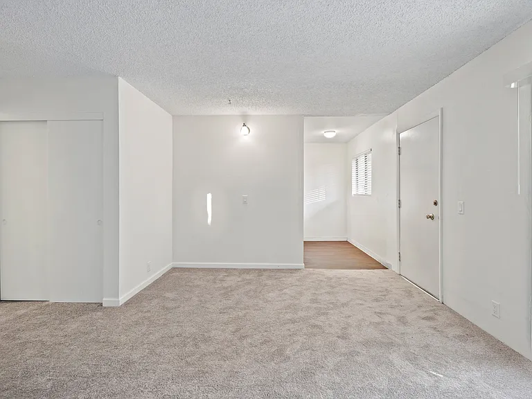 500 Glenwood Cir #411 — Photo 6