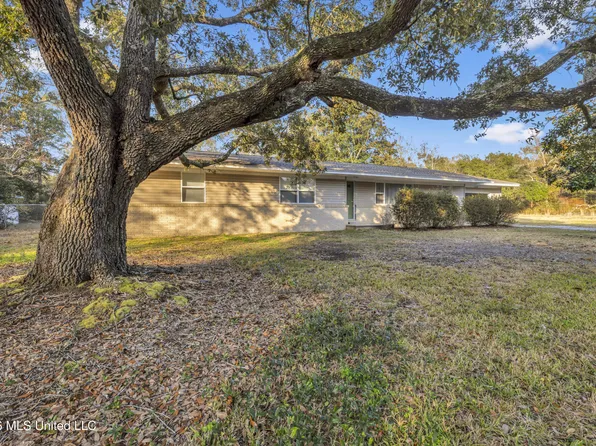 13600 Money Farm Rd, Ocean Springs, MS 39564