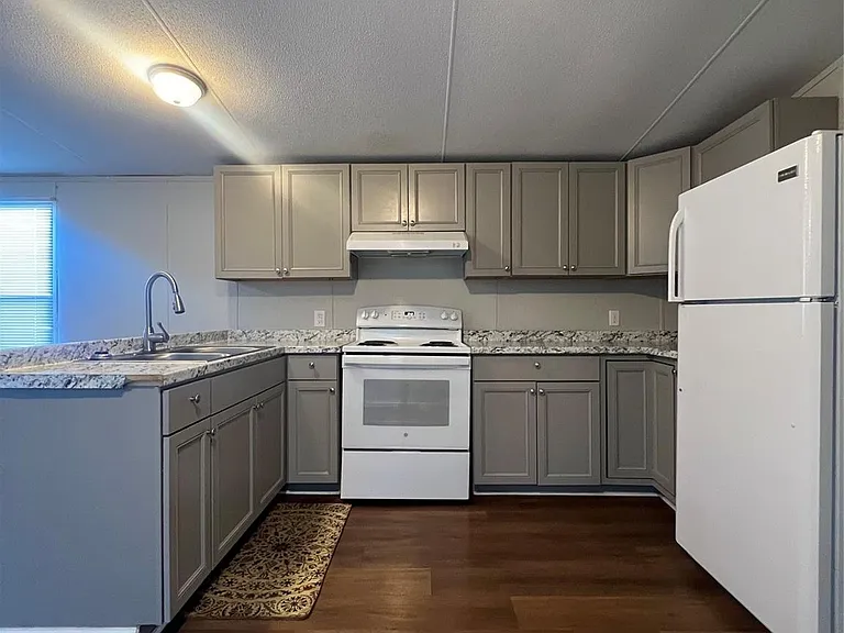 504 Oak Run Ct — Photo 3