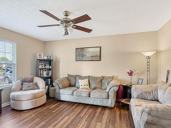 4th image of 373 Moonlite Ave