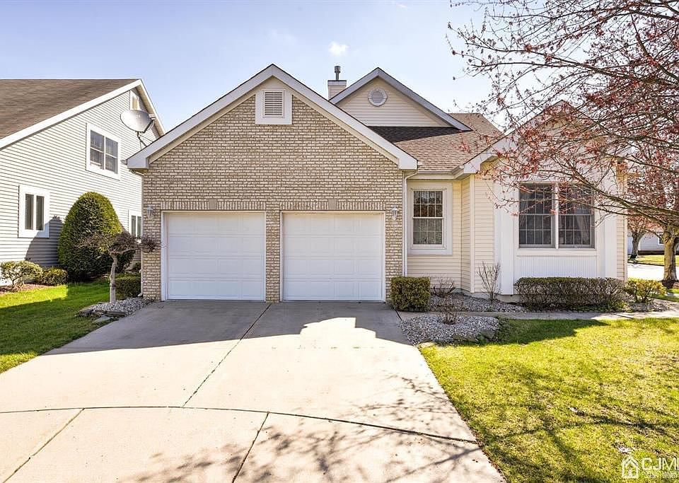 1st image of 33 Chandler Ct