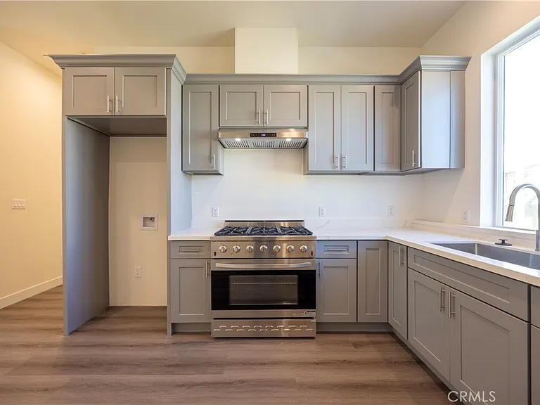 2558 A South Ave #10 — Photo 6
