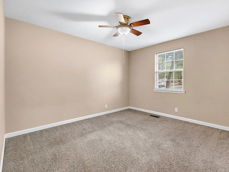 374 Treeland Dr — Photo 10