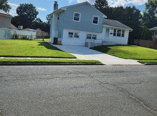 3 Cadillac Ct, Hamilton, NJ 08690