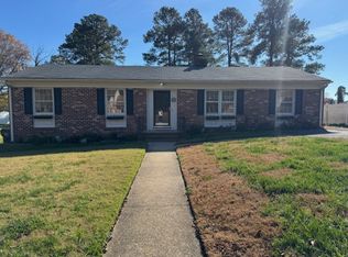 107 Hampton Dr, Colonial Heights, VA 23834