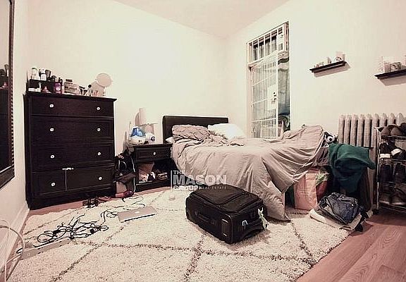 4th image of 171 E 81st St #3S