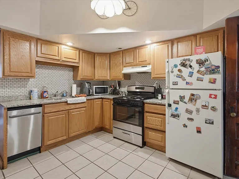 1128 W Diversey Pkwy #1-F — Photo 8