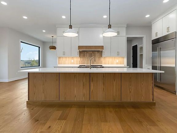 3rd image of 849 Lakemere Dr
