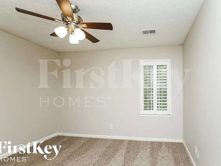 4042 Hampton Ct — Photo 11
