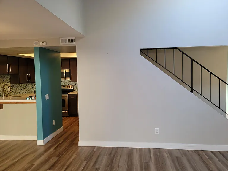 5080 Lambert Ln — Photo 5