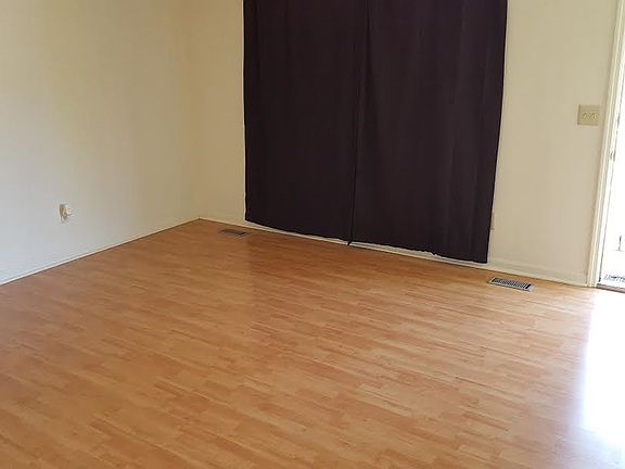 2nd image of 415 Cliff Dr SE