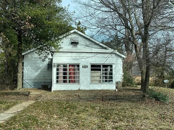 1115 Reale Ave, Saint Louis, MO 63138