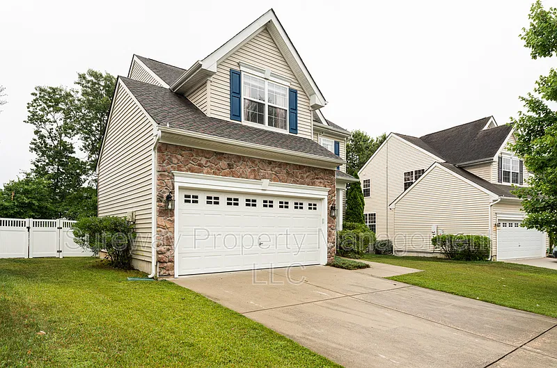 3 bed, 2.5 bath, 1620 sqft, $3,400 — Photo 2