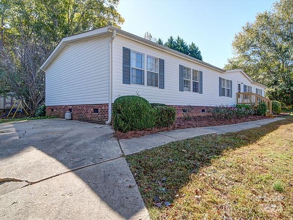 3rd image of 824 Joseph Antoon Cir