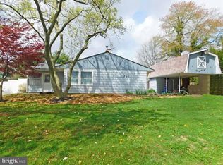296 Magnolia Dr, Levittown, PA 19054