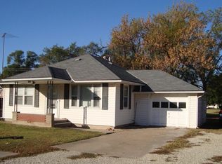 521 N Cedar St, Marion, KS 66861