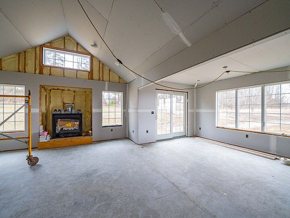 4th image of 112 Hillcrest Ln