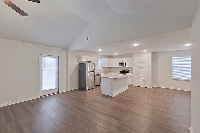 114 Western Red Cedar Dr — Photo 5