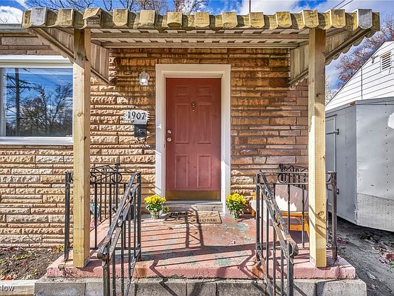 5th image of 1907 Clermont Ave NE
