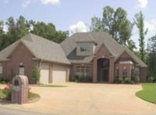 126 Marseille Dr, Maumelle, AR 72113
