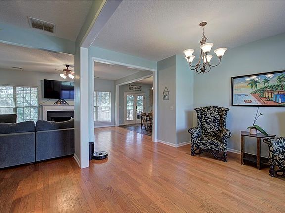 4th image of 21 Hamil Ct NW