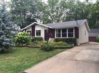 1114 Hillock Dr, Racine, WI 53406