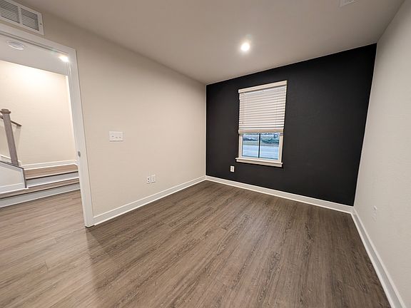 3rd image of 405 Fost Blvd