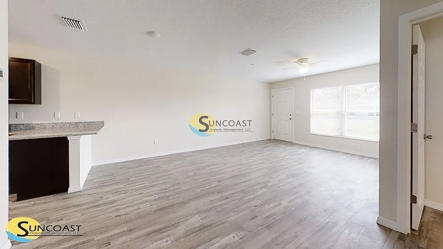 Modern 2BR/2BA Duplex in Citrus Springs — Photo 4