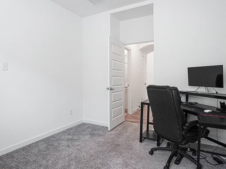 2420 Green River Rd — Photo 15