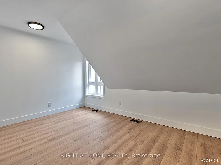 50 A Lanark Ave #COACHHS — Photo 5