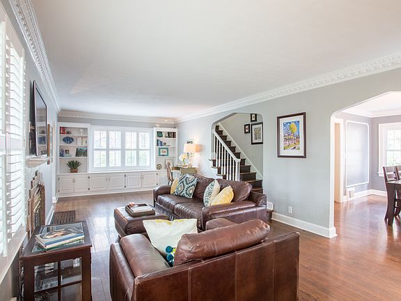 3rd image of 2208 W 50th St