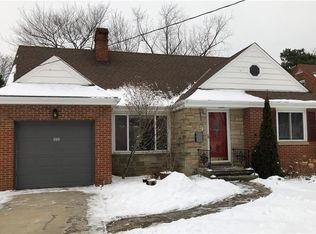 888 Bates Rd, Rocky River, OH 44116