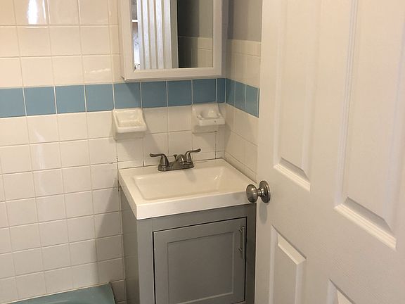 5th image of 89 N Washington St APT 2
