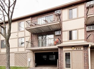 530 Kiowa Dr APT 101, Naperville, IL 60565