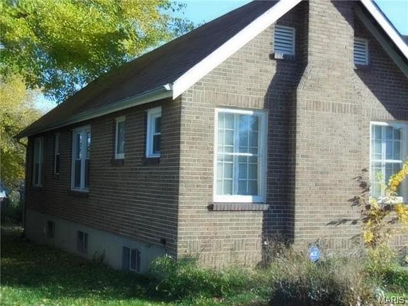 2nd image of 3832 Lawler Dr