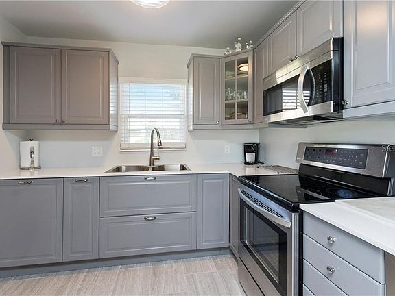 4th image of 1156 Villa Ln