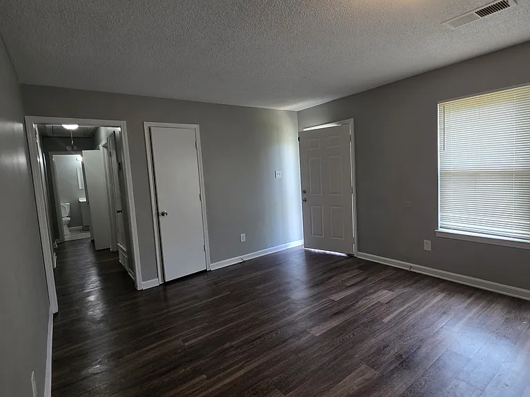 2504 Redvers Ave — Photo 4