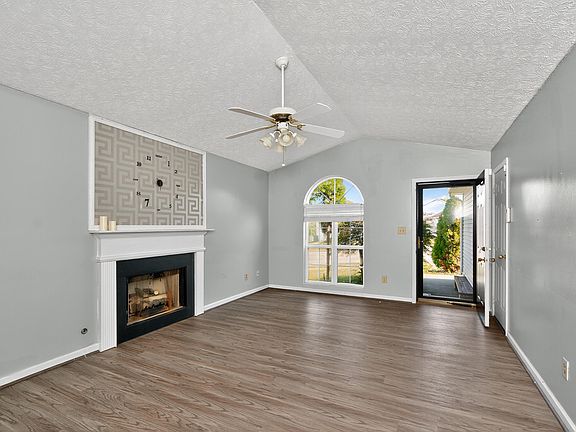 5th image of 2596 Woodhill Dr