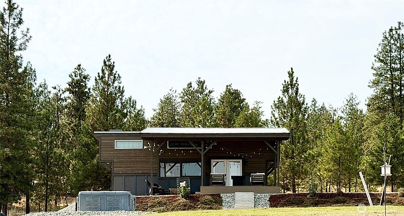 3rd image of 221 Nancy Lane