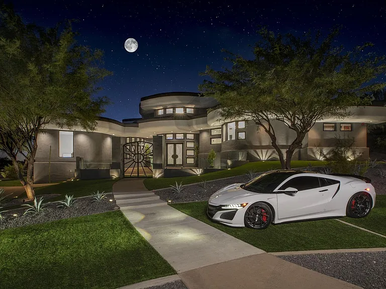 3282 E Palo Verde Dr — Photo 2