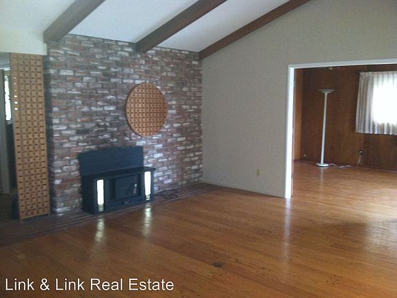 2nd image of 513 Cottonwood Dr