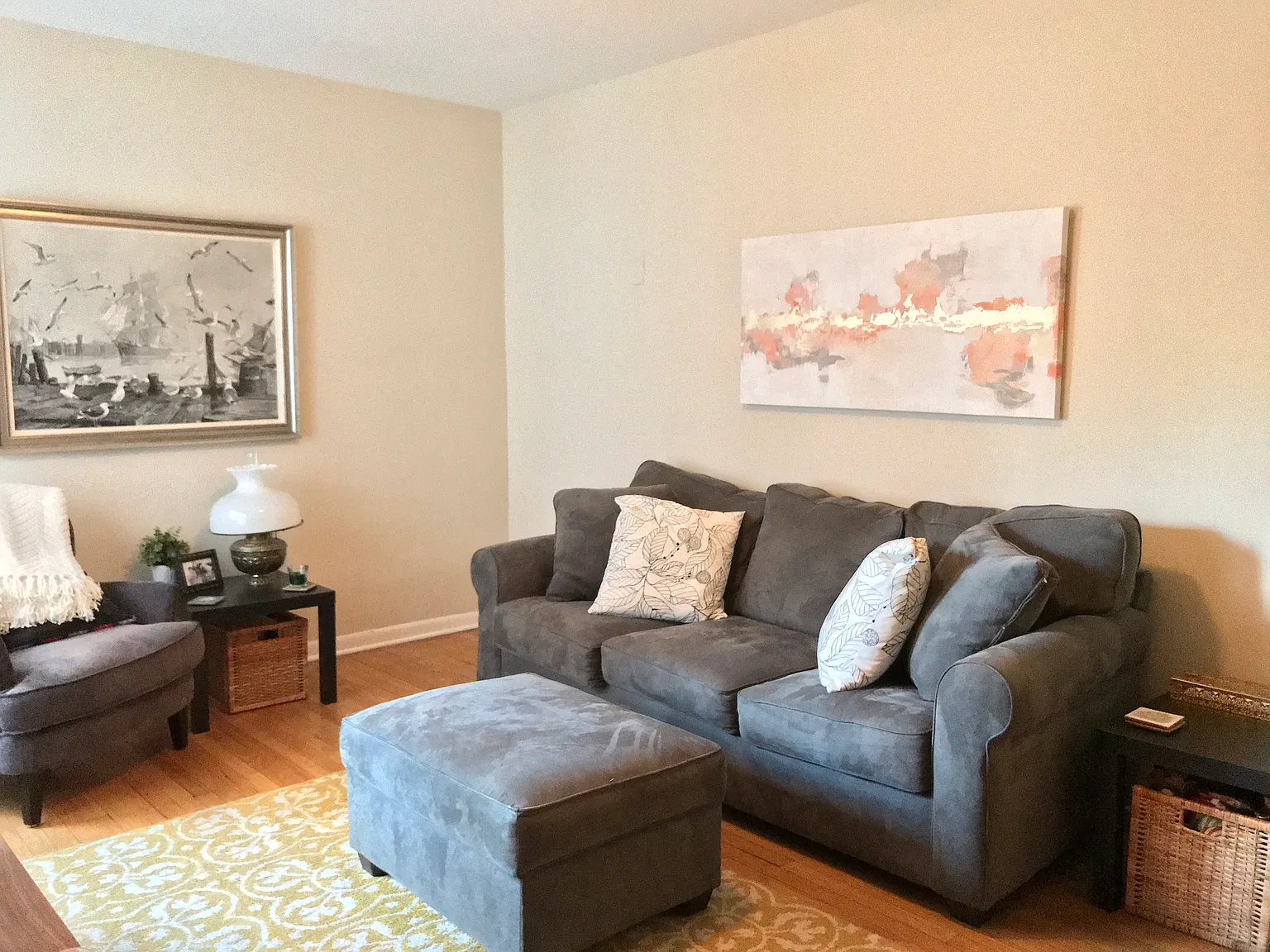 Vibrant, Second Floor 1 Bed in heart of downtown Forest Park - Heat included! — Photo 3