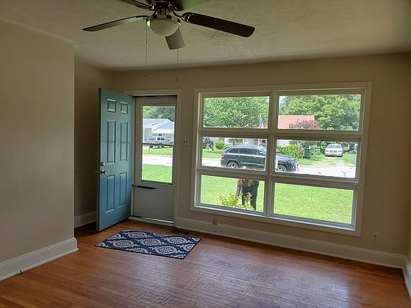 3rd image of 1433 E Chaloner Dr