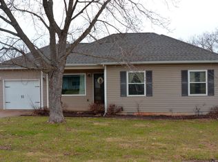 1003 N 42nd St, Nixa, MO 65714